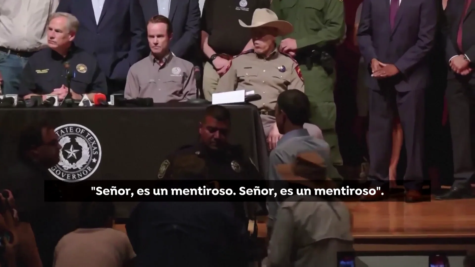 Momento en el que el dem&oacute;crata recriminaba al gobernador de Texas