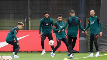 Los futbolistas el Liverpool en un entrenamiento antes de la final de la Champions contra el Real Madrid Los futbolistas el Liverpool en un entrenamiento antes de la final de la Champions contra el Real Madrid