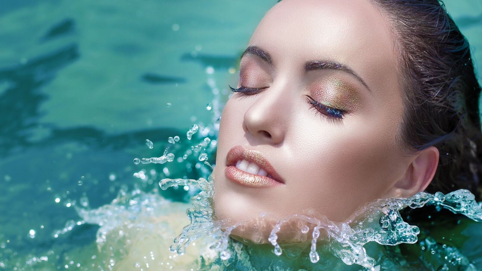 Cosméticos waterproof, para tener el maquillaje intacto en la playa y la piscina