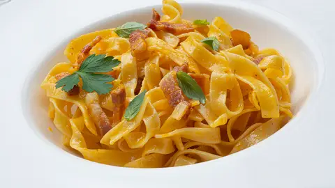 "Un plato de pasta auténtico": receta de tagliatelle a la carbonara de Karlos Arguiñano "Un plato de pasta auténtico": receta de tagliatelle a la carbonara de Karlos Arguiñano