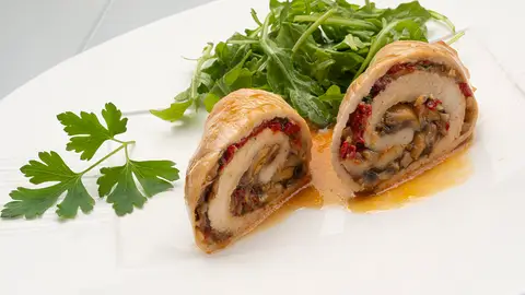 Receta de pavo relleno de pimiento y champiñón, "un plato maravilloso, sencillo y con poca grasa" Receta de pavo relleno de pimiento y champiñón, "un plato maravilloso, sencillo y con poca grasa"