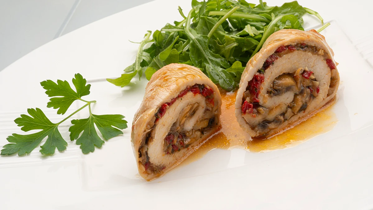 Receta de pavo relleno de pimiento y champiñón, "un plato maravilloso, sencillo y con poca grasa" Receta de pavo relleno de pimiento y champiñón, "un plato maravilloso, sencillo y con poca grasa"