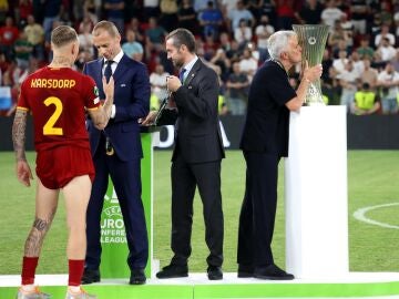 Mourinho se vuelve histórico tras el triunfo de la Roma en la Conference League