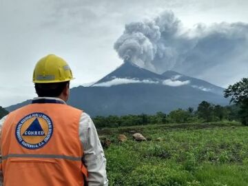 Efemérides de hoy 3 de junio de 2022: una erupción del volcán de Fuego, en Guatemala, causa la muerte a más de 200 personas.