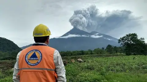 Efemérides de hoy 3 de junio de 2022: una erupción del volcán de Fuego, en Guatemala, causa la muerte a más de 200 personas. Efemérides