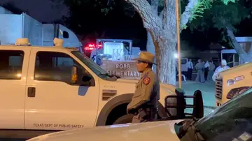 Policía en el tiroteo en la escuela de Uvalde, Texas Policía en el tiroteo en la escuela de Uvalde, Texas