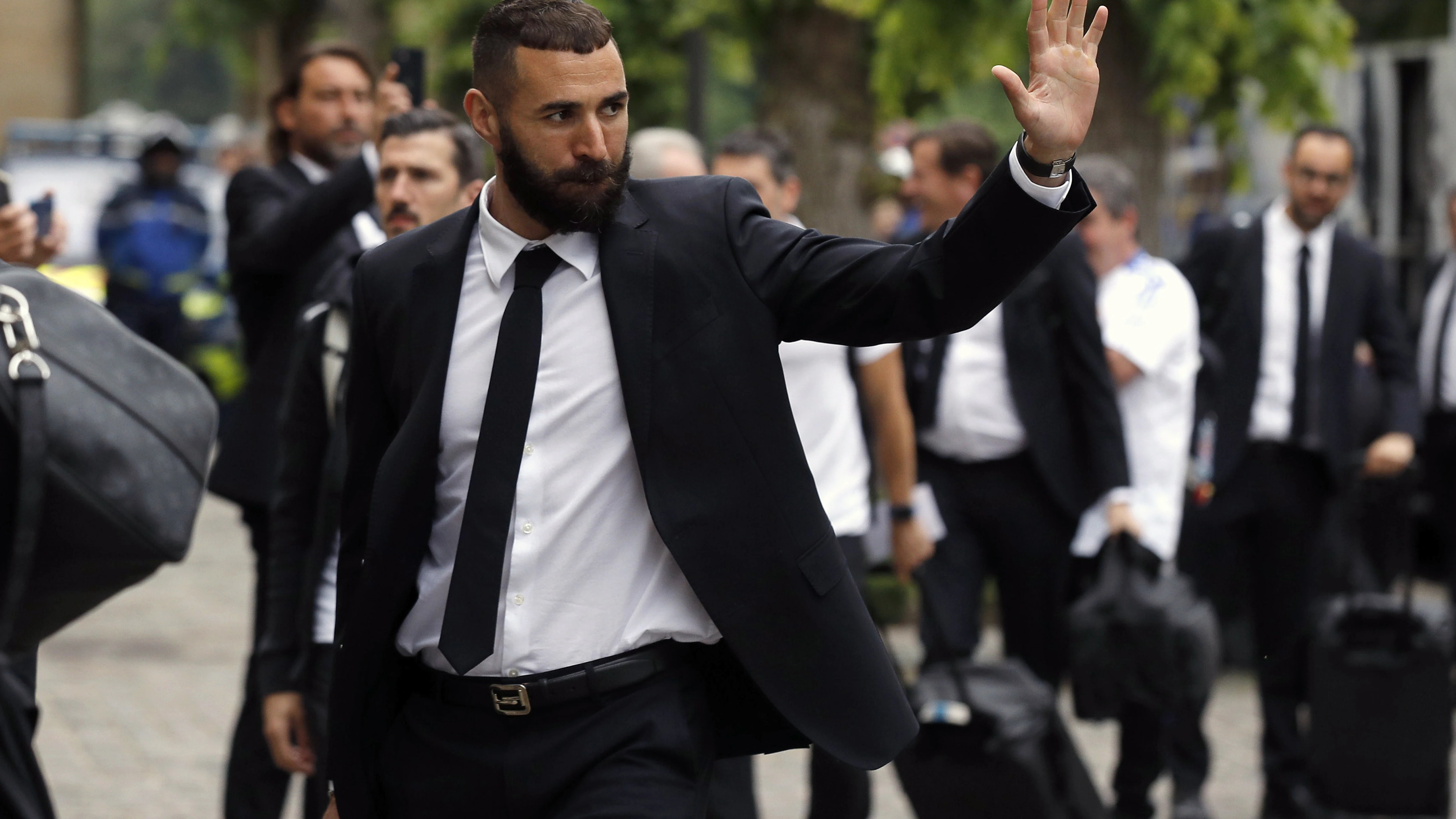 Benzema llegando al hotel de concentración Benzema llegando al hotel de concentración