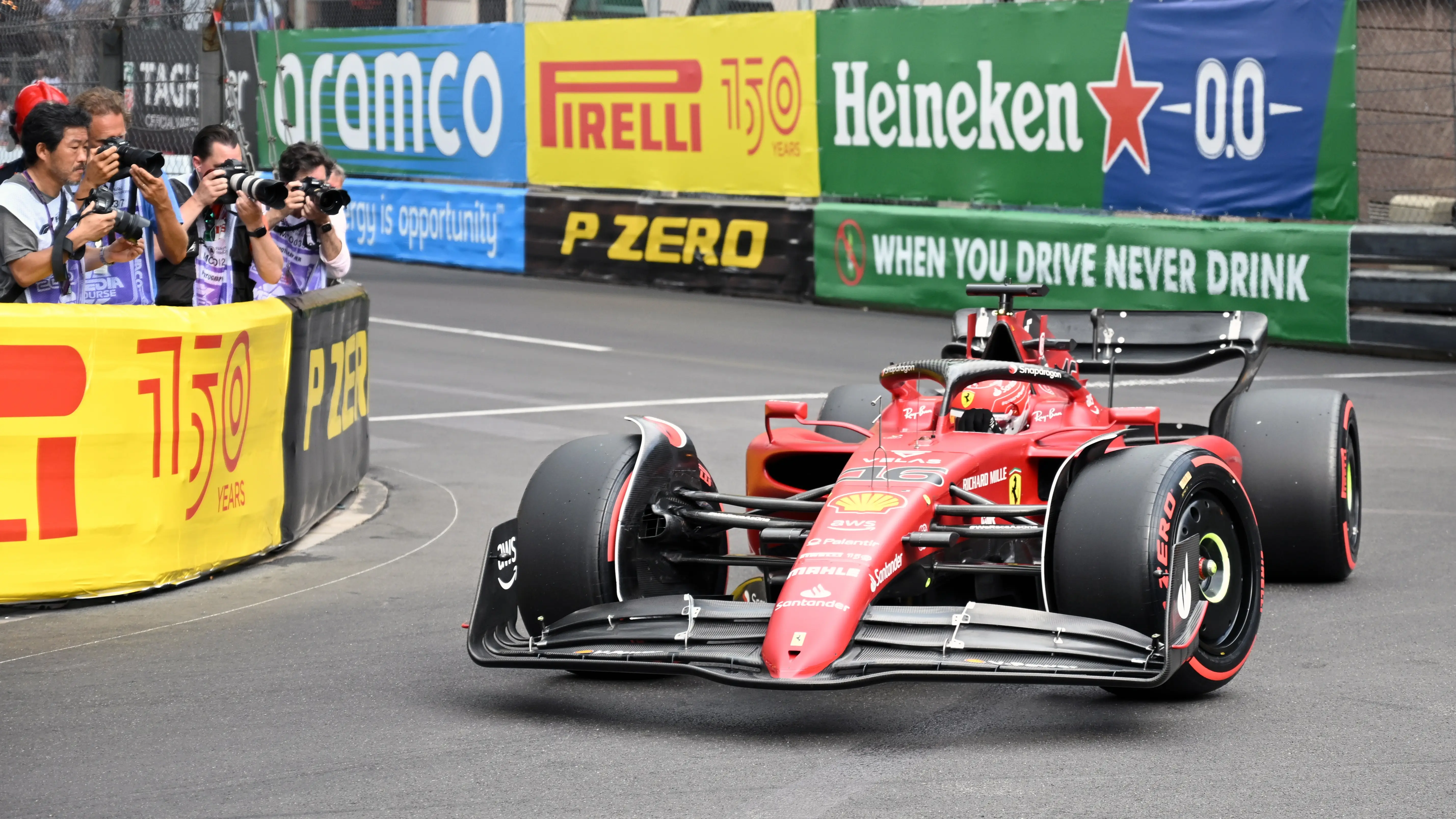 Pole de Leclerc en Mónaco con Sainz 2º y Alonso 7º en una accidentada clasificación Pole de Leclerc en Mónaco con Sainz 2º y Alonso 7º en una accidentada clasificación