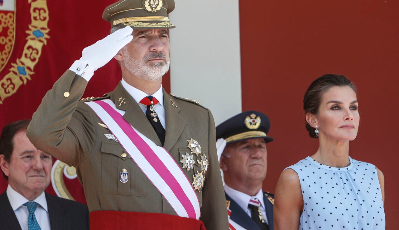 El rey Felipe VI y la reina Letizia, presiden este sábado en Huesca el acto central del Día de las Fuerzas Armadas.
