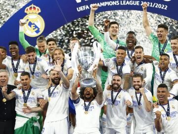 Marcelo levanta al cielo de París la Decimocuarta del Real Madrid