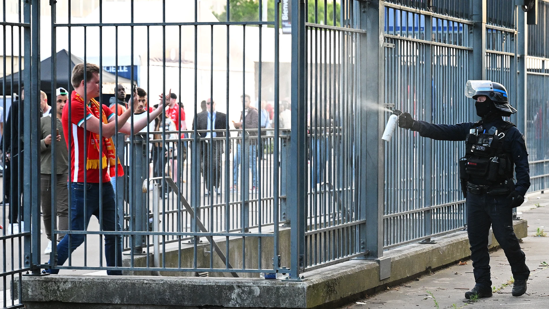 La Policía francesa usó gas pimienta en los altercados previos a la final de la Champions League
