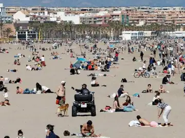 Personas en la playa Personas en la playa