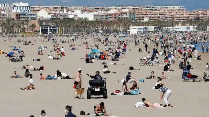 Personas en la playa Personas en la playa