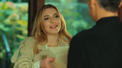 El regalo envenenado de Derin a Volkan: "Es para felicitarte por tu nueva casa y tu nueva vida" El regalo envenenado de Derin a Volkan: "Es para felicitarte por tu nueva casa y tu nueva vida"