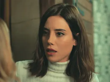 Asya se enfrenta a Derin: "No me mientas en la cara. Sabías que Aras estaba casado y no me lo contaste" Asya se enfrenta a Derin: "No me mientas en la cara. Sabías que Aras estaba casado y no me lo contaste"