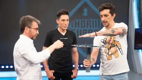 Marron llena de energía el plató de 'El Hormiguero 3.0' con su electróforo Marron llena de energía el plató de 'El Hormiguero 3.0' con su electróforo