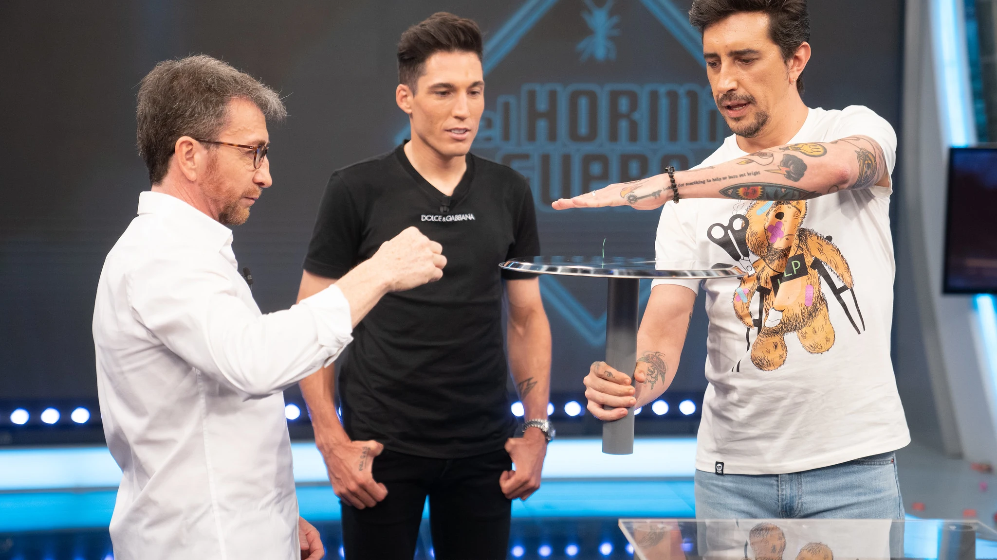 Marron llena de energía el plató de 'El Hormiguero 3.0' con su electróforo 