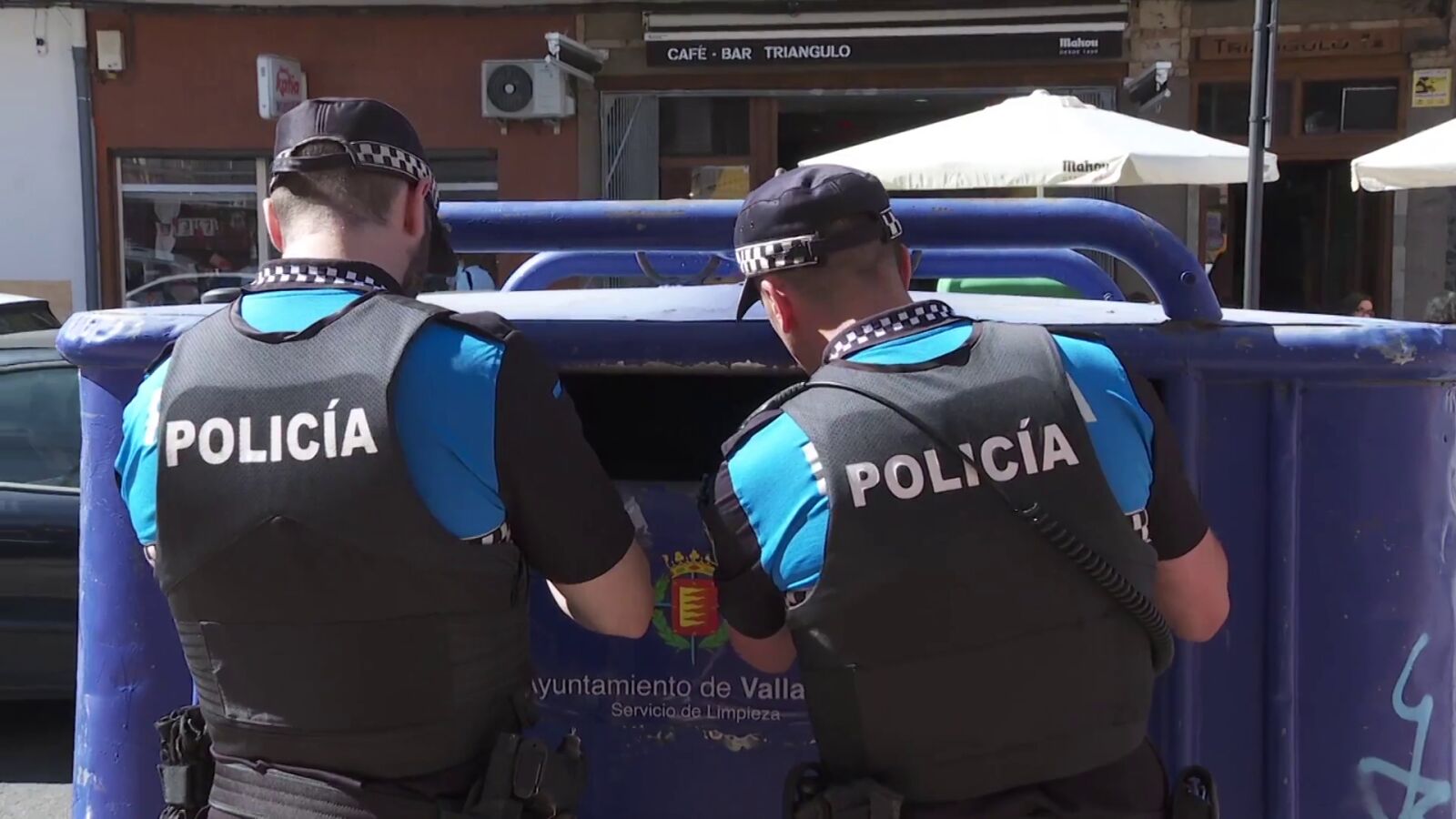 Unos policías de Valladolid encuentran 47.000 euros en la basura: 