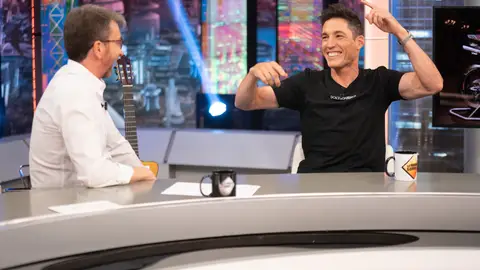 Aleix Espargaró desvela en 'El Hormiguero 3.0' algunos secretos familiares: "Mis hijos no quieren saber nada de motos" Aleix Espargaró desvela en 'El Hormiguero 3.0' algunos secretos familiares: "Mis hijos no quieren saber nada de motos"