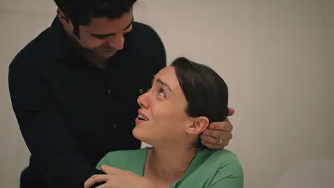 ¡Falsa alarma!: ¡El bebé de Gülben y Esat no corre peligro! ¡Falsa alarma!: ¡El bebé de Gülben y Esat no corre peligro!