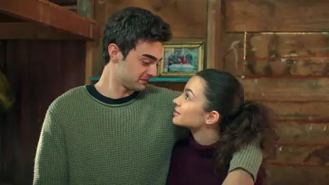 Hermanos - "Siempre que estemos juntos no habrá obstáculos, Omar" | 'Hermanos', muy pronto estreno en Antena 3 Hermanos - "Siempre que estemos juntos no habrá obstáculos, Omar" | 'Hermanos', muy pronto estreno en Antena 3