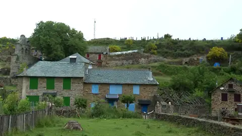 Prada de la Sierra, el pueblo leonés que ha "resucitado" tras más de 20 años desaparecido Prada de la Sierra, el pueblo leonés que ha "resucitado" tras más de 20 años desaparecido