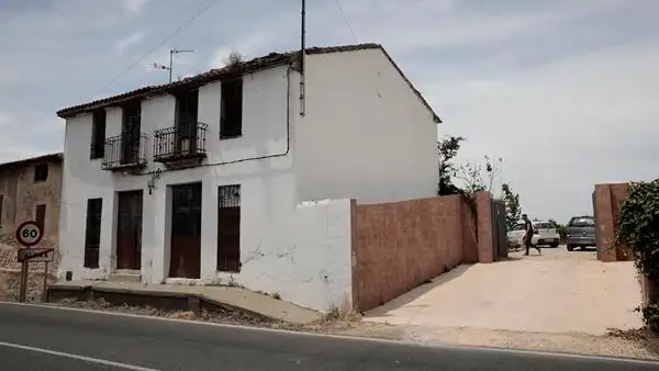 Hallan el cadáver de una mujer con signos de violencia en Alzira, Valencia Hallan el cadáver de una mujer con signos de violencia en Alzira, Valencia