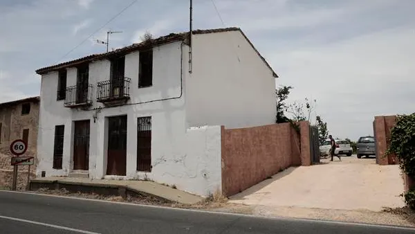 Hallan el cadáver de una mujer con signos de violencia en Alzira, Valencia Hallan el cadáver de una mujer con signos de violencia en Alzira, Valencia