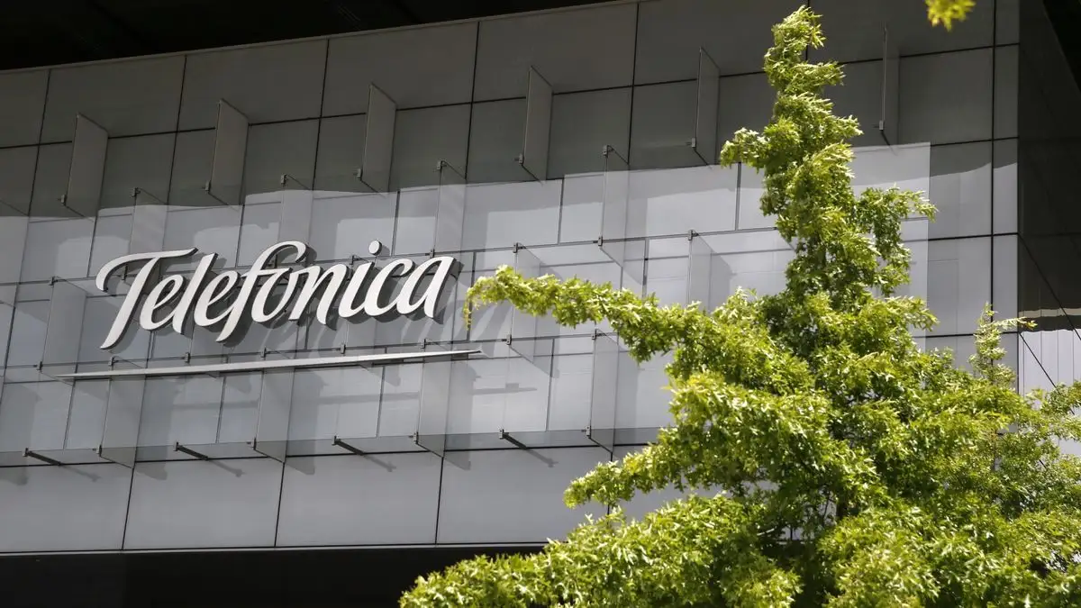 Fachada de la sede corporativa de Telefónica Fachada de la sede corporativa de Telefónica
