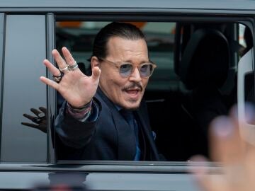 Johnny Depp a la salida del juzgado