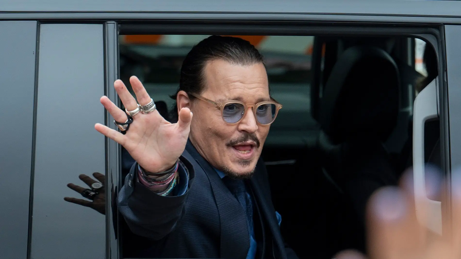 Johnny Depp a la salida del juzgado