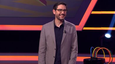 ¿Hay ‘feeling’? Intenso cruce de miradas entre una concursante y Juanra Bonet en ‘¡Boom!’