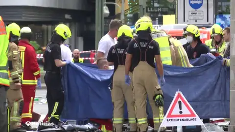 Al menos un muerto y varios heridos en un atropello múltiple en Berlín Al menos un muerto y varios heridos en un atropello múltiple en Berlín