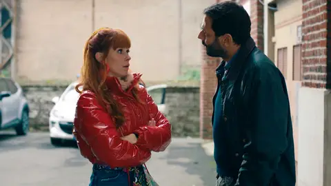 Karadec se acerca a Morgane que trata de aparentar… ¿lo que no siente? Karadec se acerca a Morgane que trata de aparentar… ¿lo que no siente?