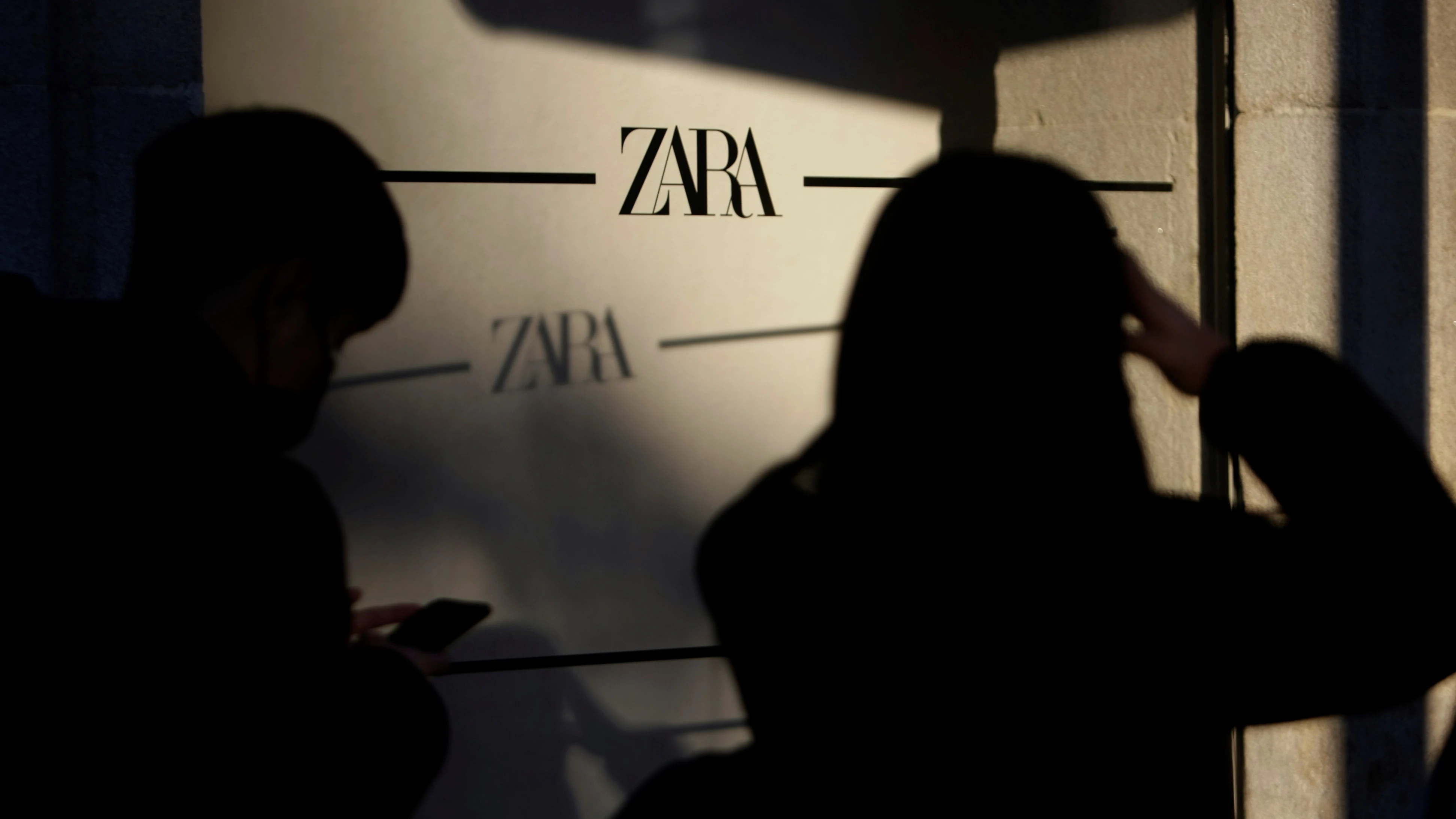 Fachada de una tienda Zara en A Coruña Fachada de una tienda Zara en A Coruña