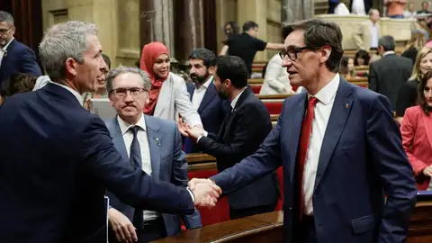 Salvador Illa (d) saluda al conseller de Educación, Josep González Cambray (i) Salvador Illa (d) saluda al conseller de Educación, Josep González Cambray (i)