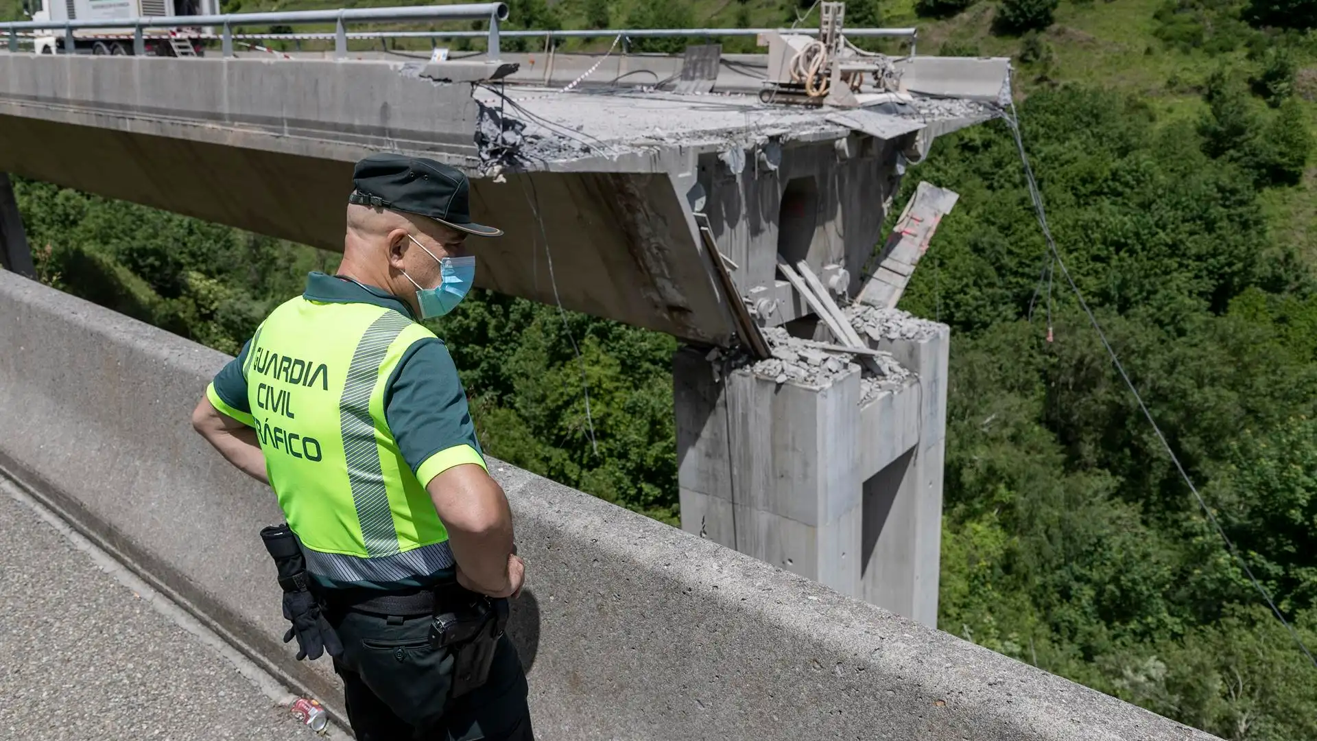 Se desploma un viaducto en obras de la A-6 a la entrada de Galicia Se desploma un viaducto en obras de la A-6 a la entrada de Galicia