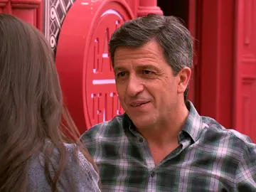 La genial idea de Ismael para ayudar a Catalina a disculparse con Adrián La genial idea de Ismael para ayudar a Catalina a disculparse con Adrián