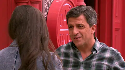 La genial idea de Ismael para ayudar a Catalina a disculparse con Adrián La genial idea de Ismael para ayudar a Catalina a disculparse con Adrián