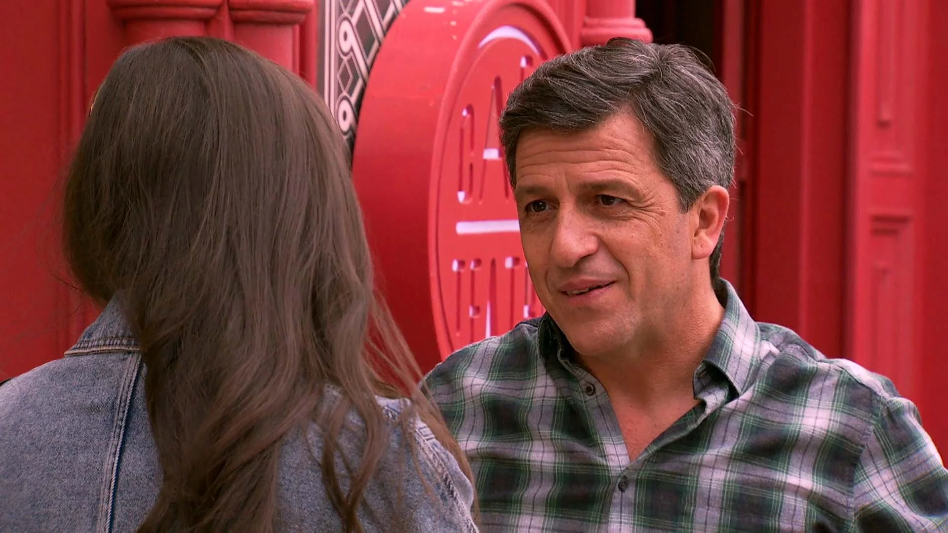 La genial idea de Ismael para ayudar a Catalina a disculparse con Adrián La genial idea de Ismael para ayudar a Catalina a disculparse con Adrián