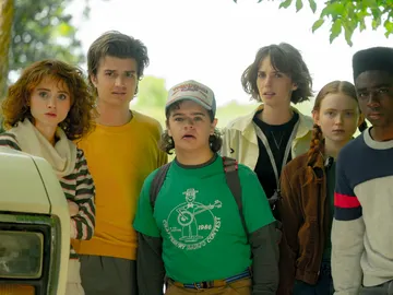 Natalia Dyer, Joe Keery, Gaten Matarazzo, Maya Hawke, Sink y Caleb McLaughlin en la temporada 4 de 'Stranger Things' Natalia Dyer, Joe Keery, Gaten Matarazzo, Maya Hawke, Sink y Caleb McLaughlin en la temporada 4 de 'Stranger Things'