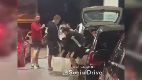 Una gasolinera de Galapagar ofrece a 1 euro el litro de diésel por error y desata la locura entre los conductores Una gasolinera de Galapagar ofrece a 1 euro el litro de diésel por error y desata la locura entre los conductores