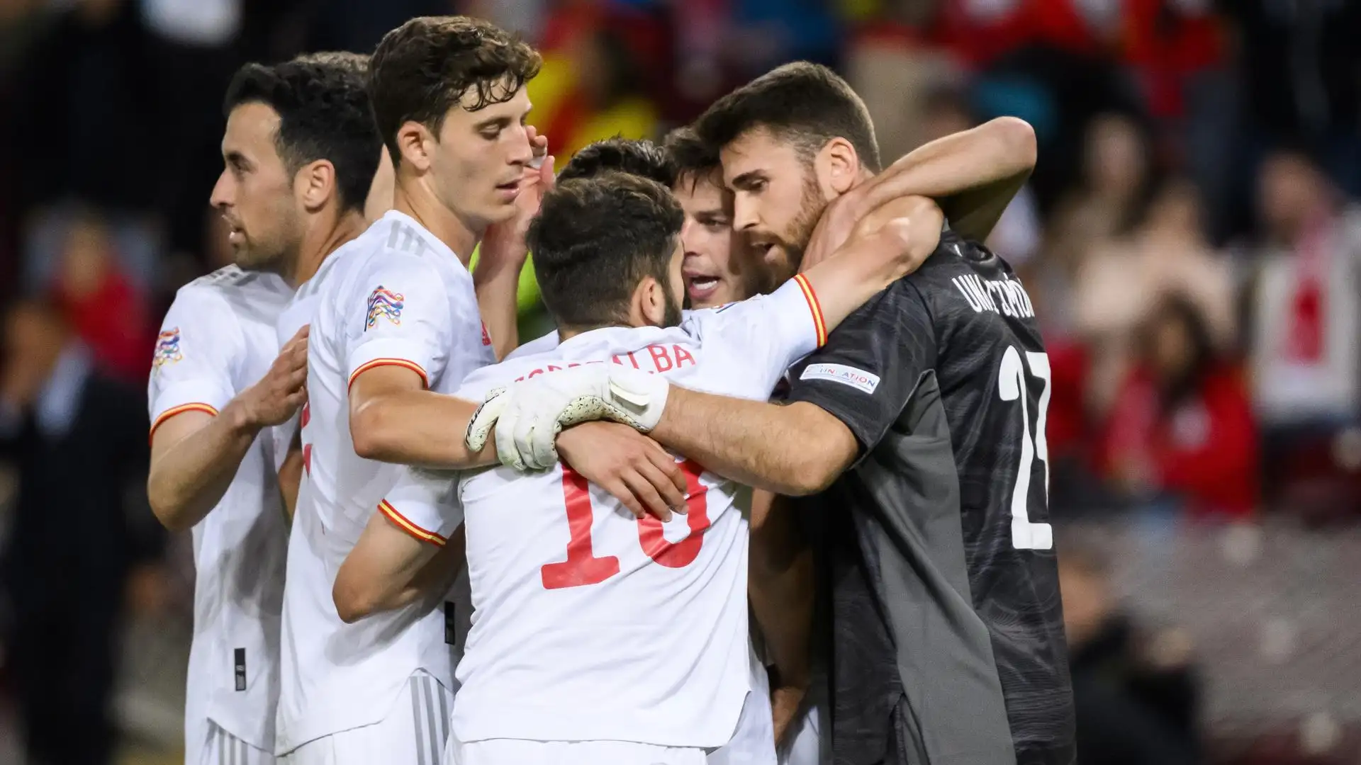 Los jugadores de la selección española celebran la victoria frente a Suiza al final del partido Los jugadores de la selección española celebran la victoria frente a Suiza al final del partido
