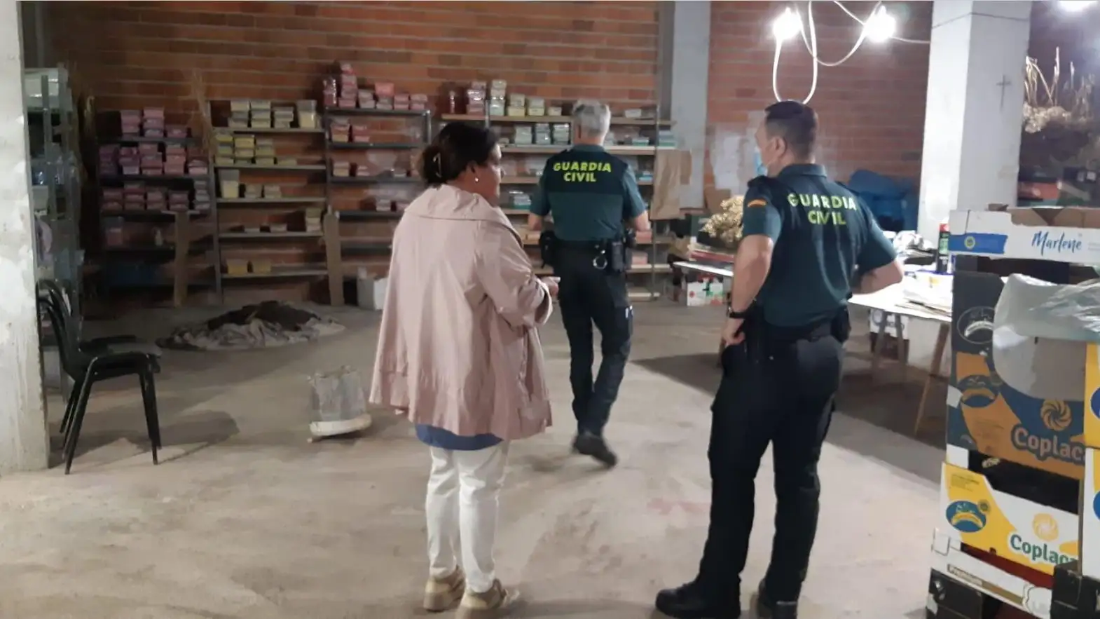 La Guardia Civil en el lugar del robo La Guardia Civil en el lugar del robo