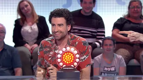 Rafa sorprende a Roberto Leal cantando ‘Dos Gardenias’ La imitación del concursante de 'Pasapalabra'