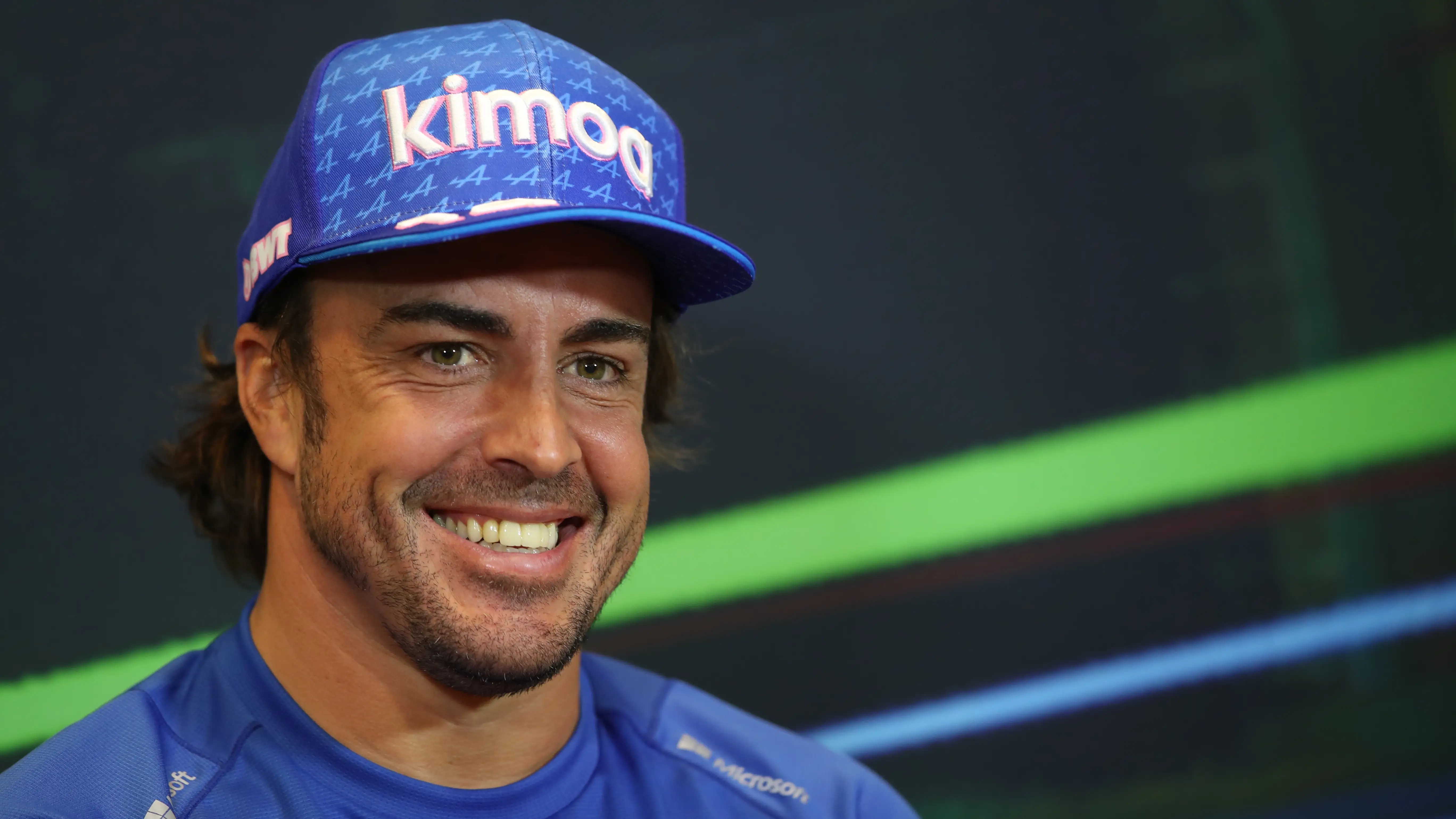 Fernando Alonso atiende a los medios en el circuito de Baku Fernando Alonso atiende a los medios en el circuito de Baku