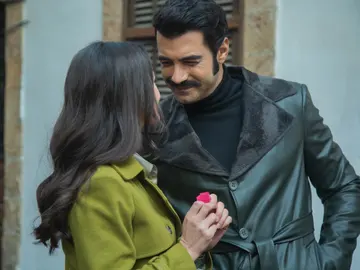 Demir y Ümit en el capítulo 87 de 'Tierra Amarga' Demir y Ümit en el capítulo 87 de 'Tierra Amarga'