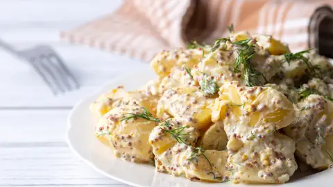 Ensalada de patata lista para comer Ensalada de patata lista para comer