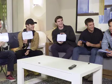 Los actores de 'Alba' se atreven con el '¿Quién es más probable que...?' Los actores de 'Alba' se atreven con el '¿Quién es más probable que...?'