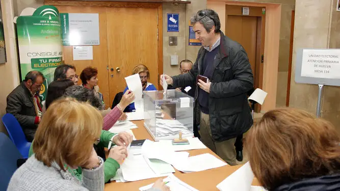 Mesa electoral en diciembre de 2014 Mesa electoral en diciembre de 2014